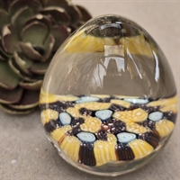 aeggeformet-brevpresse-klar-oppe-bund-gul-brun-lyseblå-gammel-presse-fra-Sverige